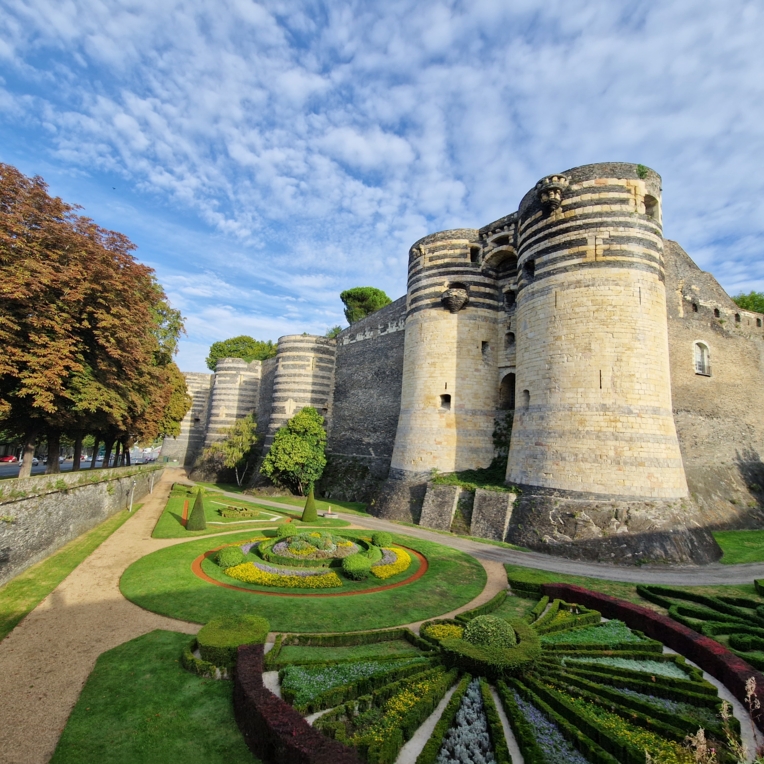 la porte des champs vue depuis le boulevard